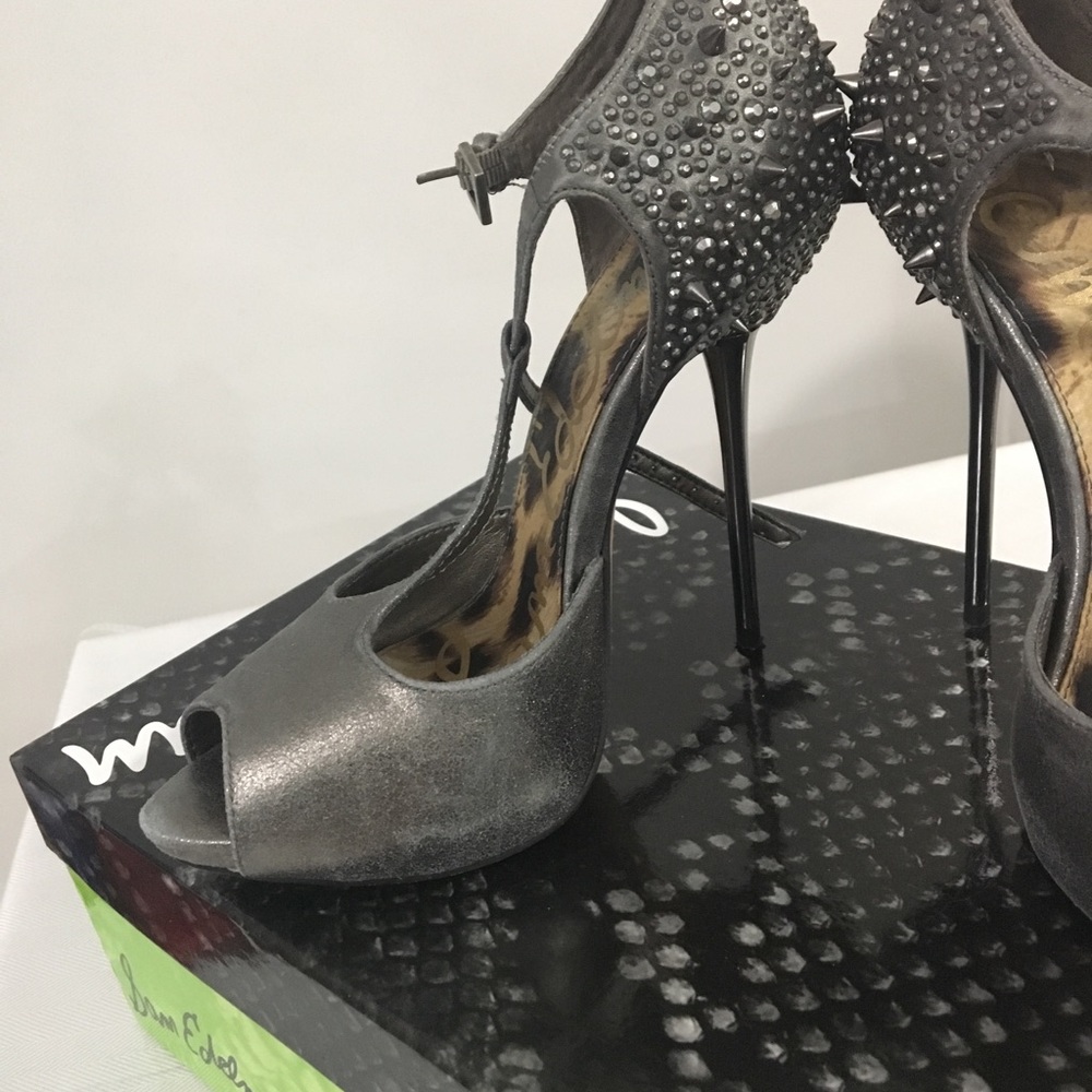 Sam Edelman Scarlett pewter punk stud silver heels